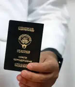 الكويت تسحب الجنسية من 1266 شخصاً بينهم نائب سابق