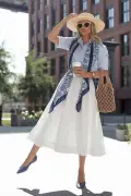 موضة 2026: البساطة الفاخرة وأسلوب Coastal Glam يسيطران على الأزياء