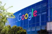 جوجل تعلن عن إطلاق سوار ذكي جديد بدون شاشة باسم 