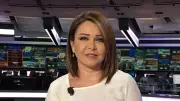 ميسون عزام تودع قناة العربية بعد مسيرة إعلامية حافلة.. وضحكتها تتحول إلى ميمز خالد