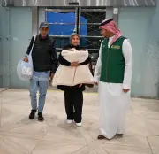 وصول التوأم المغربي الملتصق سجى وضحى إلى الرياض لإجراء عملية الفصل