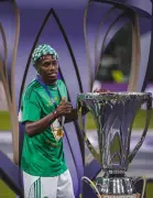 زكريا هوساوي يعتذر لجماهير الأهلي رغم التتويج الآسيوي