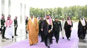 ولي العهد السعودي يستقبل ولي العهد الكويتي في جدة لحضور القمة الخليجية
