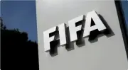 فيفا يقرر طرد اللاعبين الذين يغطون أفواههم أثناء الحديث مع الخصم
