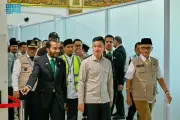 نائب الرئيس الإندونيسي يزور صالة مبادرة طريق مكة في مطار سورابايا