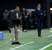 المدربون السعوديون يتصدرون دوري المحترفين: العطوي الأعلى انتصاراتًا والشهري الأكفأ أداءً