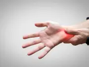 من المعصم إلى الدماغ: جهاز استشعار جديد يكشف التوتر النفسي بدقة فائقة