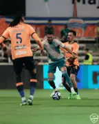 الأهلي يفشل في الحفاظ على الفوز ويتعادل مع الفيحاء في دوري روشن السعودي