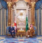 ولي العهد السعودي ورئيس الوزراء البريطاني يؤكدان دعمهما للاستقرار الإقليمي في لقاء جدة