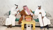 أمير نجران يقدم التعازي في وفاة سالم آل جيدة بمقر العزاء بحي الخالدية