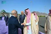 رئيس وزراء باكستان يغادر المدينة المنورة بعد زيارة تاريخية للمسجد النبوي