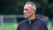 انقسام في اتحاد القدم حول مصير رينارد.. هل يخلفه دونيس في تدريب المنتخب السعودي للمونديال؟