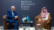 لقاء دبلوماسي رفيع بين وزيري خارجية السعودية والجزائر على هامش منتدى أنطاليا