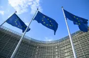 المفوضية الأوروبية توصي الدول بتعزيز العمل عن بعد وإعانات النقل العام لمواجهة أزمة الطاقة