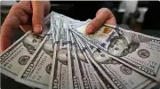 الدولار يرتفع إلى أعلى مستوى أسبوعي في آسيا مع إقبال المستثمرين على الملاذات الآمنة