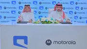 موبايلي وموتورولا تطلقان هاتف Razr Fold حصريًا في السعودية مع عرض تذكرة مجانية لكأس العالم 2026