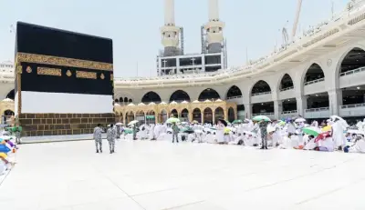 سر الرخام البارد في الحرم المكي رغم حرارة الصيف الحارقة