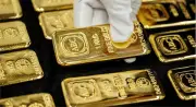 تراجع حاد في أسعار الذهب بأكثر من 1% مع توقعات رفع الفائدة الأمريكية