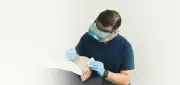 حملة رقابية موسعة من «الصحة» على مراكز زراعة الشعر وغرامات تصل إلى 100 ألف ريال