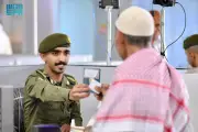 جوازات المدينة المنورة تستقبل أولى رحلات حجاج قرغيزستان لموسم 1447هـ