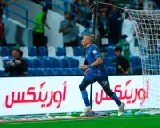 الفتح ونيوم يتعادلان 2-2 في دوري روشن السعودي