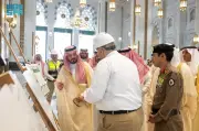 نائب أمير مكة يتفقد جاهزية المسجد الحرام لاستقبال حجاج 2026