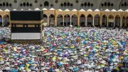 قادة عرب وخليجيون يهنئون الملك سلمان وولي العهد بنجاح حج 2026