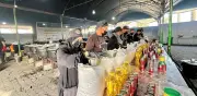 مركز الملك سلمان يوزع 25 ألف وجبة ساخنة في غزة ضمن الحملة السعودية