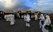 تفويج 2500 حاج من ضيوف خادم الحرمين من المدينة إلى المشاعر