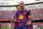 3 أندية سعودية تراقب نجم برشلونة رافينيا للتعاقد معه صيفاً