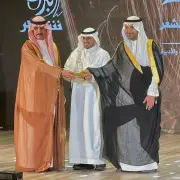 محافظ عنيزة يُكرم الإعلامي خليفة الهاملي في ختام مسابقة شاعر الإبداع 3