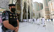 ضبط مقيم مصري نقل 3 مخالفين للحج بلا تصريح إلى مكة