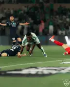 الأهلي يسحق الأخدود 4-0 ويهبط به رسمياً لدوري يلو