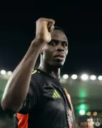 ميندي ثاني أعظم حراس الأهلي بـ41 كلين شيت في الدوري السعودي