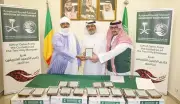 مركز الملك سلمان يهدي 50 طنًا من التمور لجمهورية مالي