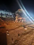 كارثة مرورية في حضرموت: حافلة سياحية تصطدم بمقطورة وتودي بحياة 7 يمنيين
