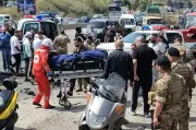 غارات إسرائيلية على طريق سريع بلبنان تسفر عن 8 قتلى بينهم طفلان