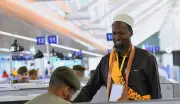 جوازات مطار الأمير محمد بن عبدالعزيز تستقبل أولى رحلات الحجاج من الصومال
