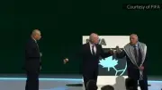 الرجوب يحرج إنفانتينو ويرفض مصافحة ممثل إسرائيل في مؤتمر الفيفا