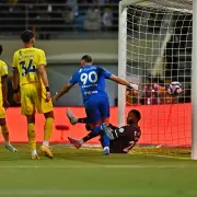 الهلال يهزم الحزم بثلاثية ويواصل مطاردة النصر في دوري روشن