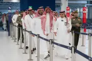 نائب أمير مكة يتفقد صالات الحج والعمرة ويطلع على خدمات مبادرة طريق مكة