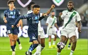 الأهلي يكتسح الأخدود برباعية نظيفة في دوري روشن السعودي