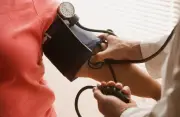 الشوكولاتة تخفض ضغط الدم وتحسن صحة القلب