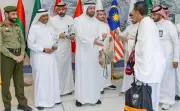 وزير الحج والعمرة يزور صالة مبادرة طريق مكة بمطار جدة ويستقبل حجاج ماليزيا