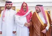 أمير القصيم يستقبل مواطناً تنازل عن قاتل ابنه بالخطأ ويشيد بموقفه النبيل