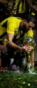 بنزيما يخوض نهائي كأس الملك بقميص الهلال بعد تتويجه مع الاتحاد