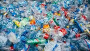 مفاعل شمسي ثوري يحول القمامة إلى ذهب سائل لإنتاج الهيدروجين