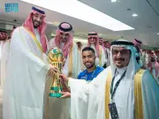 ولي العهد يتوج الهلال بكأس الملك بعد الفوز على الخلود