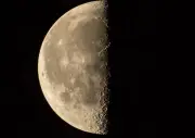 التربيع الأخير للقمر يزين سماء السعودية السبت