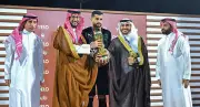الأمير خالد بن سطام يتوج لاعبي أبها بكأس دوري الدرجة الأولى